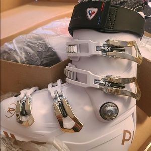 NWT Rossignol Women’s Pure Pro 90 Ski Boot